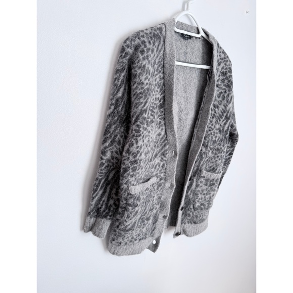 Leopard Sweater - Picture 8 of 9